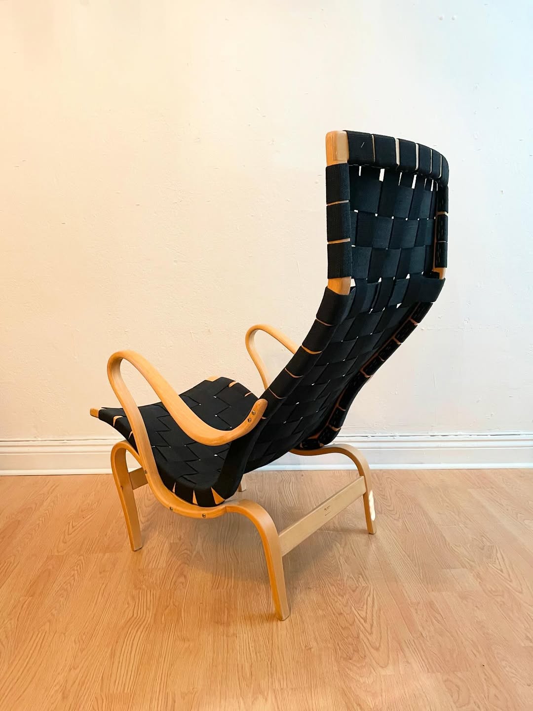 "Pernilla 2" lounge chair, design Bruno Mathsson