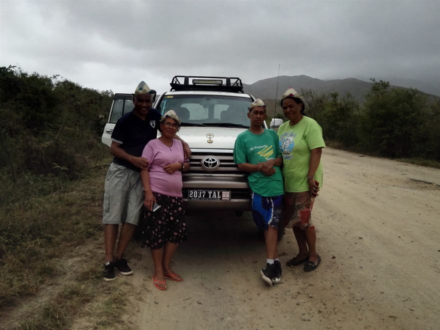 Les 4 membres de la Direction AAM en misiion dans le Sud de Madagascar  ( de g à dr ) : Pasteur Marcel, Nivo, Hery , Geneviève