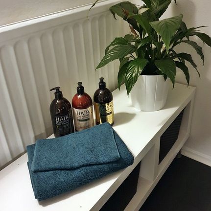 Handduk och duschprodukter finns att låna