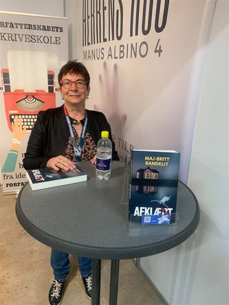 Her står jeg ved forlagets stand på Krimimessen i oktober 21. 
