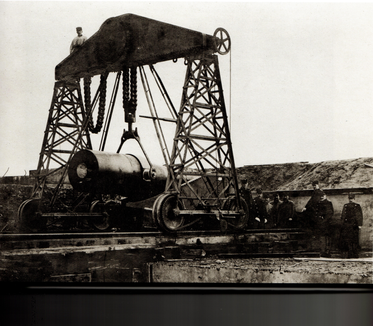 Søbatteriet Charlottenlund Batteri. Montering af 29 cm. haubitz i 1911. Lokalhistorisk Arkiv Gentofte.