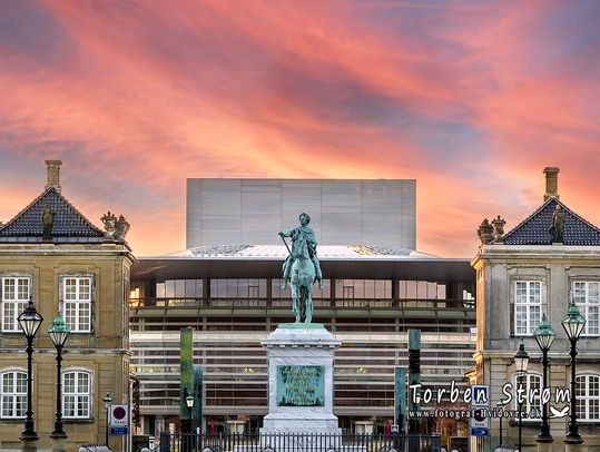 60 x 40_Amalienborg med operaen baggrund