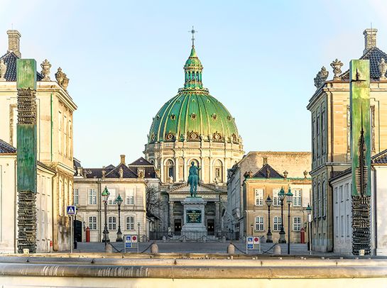 Amalienborg med Marmorkirken i baggrunden 