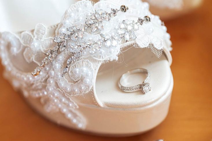 Verlobungsring-hochzeitsschuhe-brautschuhe