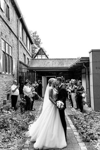 trauung-brautpaarkuss-hochzeitsfotograf-nrw