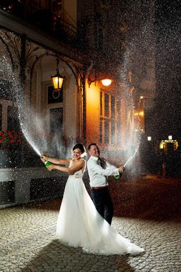 hochzeitsfoto-mit-dem-sekt