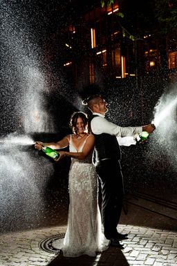 hochzeitsfoto-mit-dem-sekt-kreative-fotos