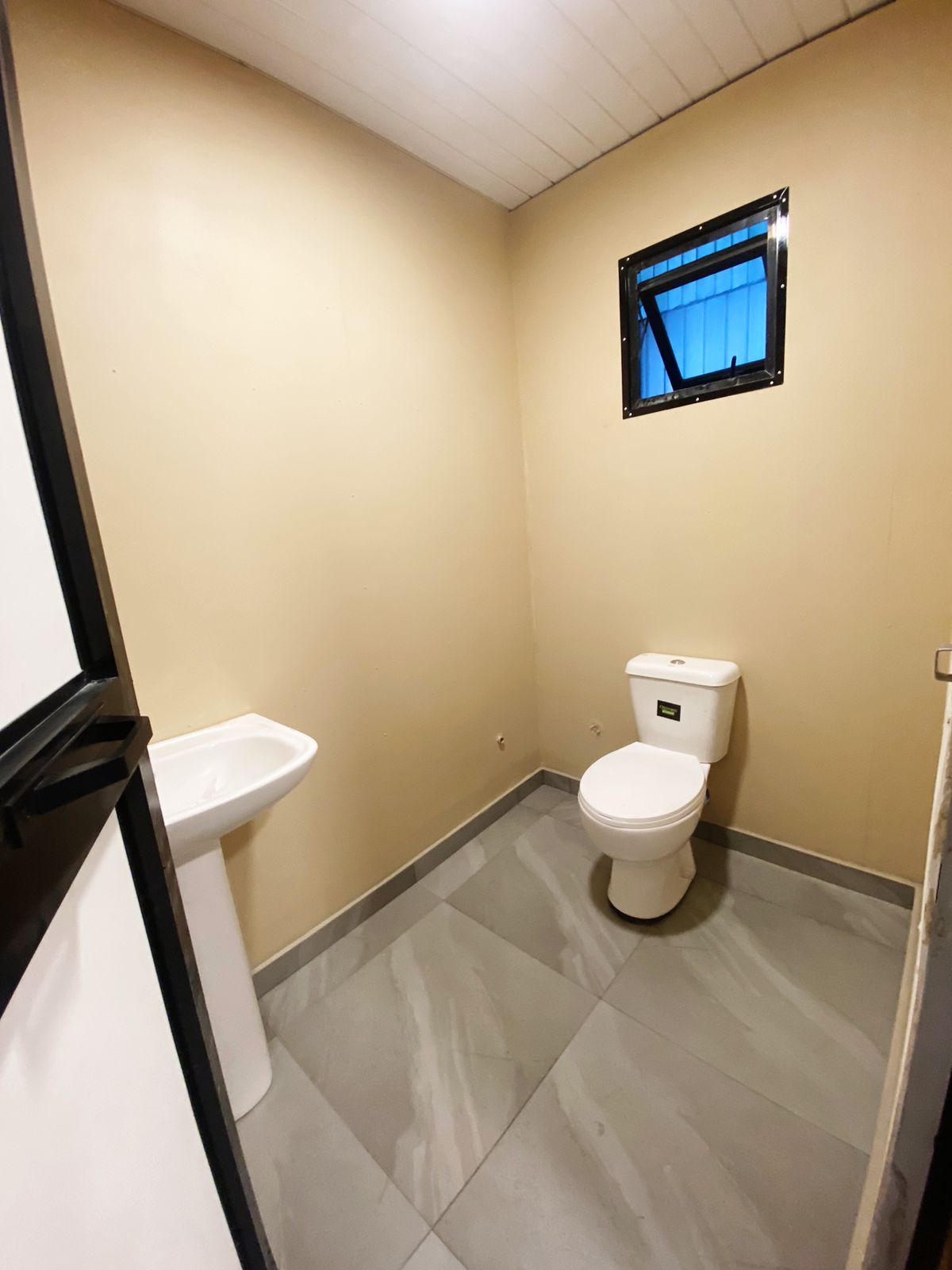 fourLIFE bathroom