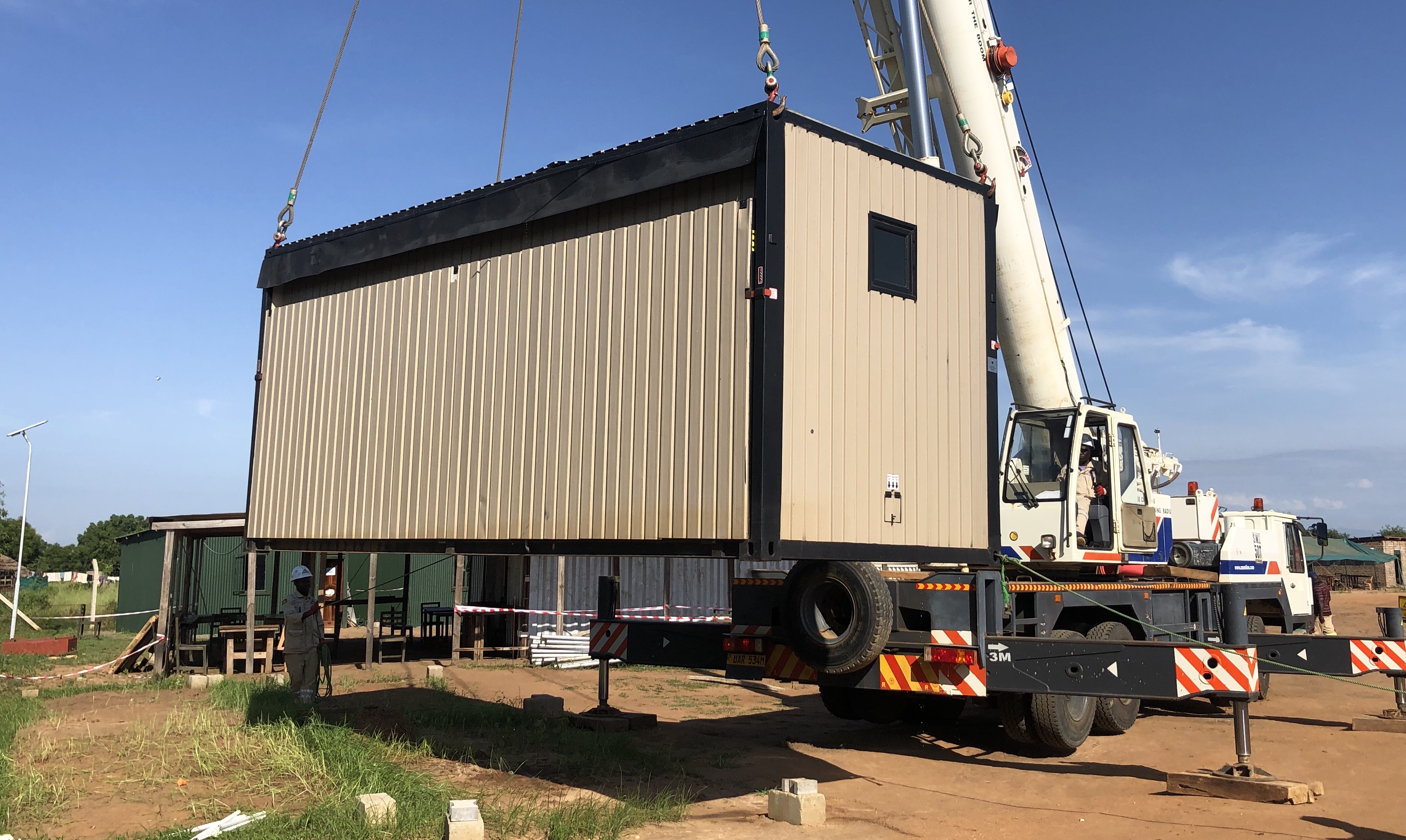 fourLIFE being unloaded