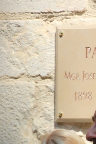 Mr Frédéric Lafarge rappelle les étapes du ministère de Monseigneur Robert.