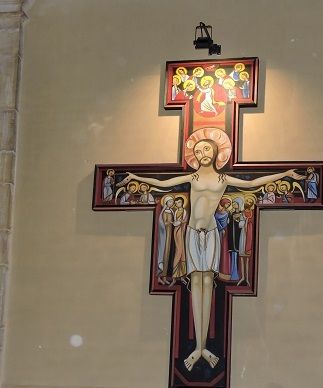 La croix de Saint-Damien a retrouvé tout son éclat d'origine.