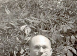 Dom Léon Robert et le chanoine Joseph Robert lors de l'ordination de leur neveu Louis à Chambéry, le 29 juin 1951.