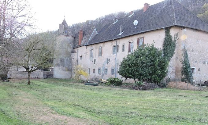 Le projet 2020 : la réfection de la façade  et de la tour. Le percement d'une porte permettra par ailleurs l'accès direct au parc.