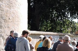 Découverte du panneau explicatif récemment dévoilé