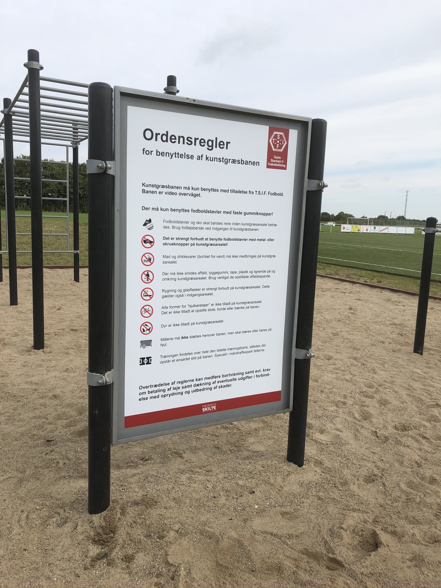 informationsskilt legeplads