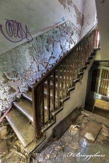 Die Treppe zur Verwaltung