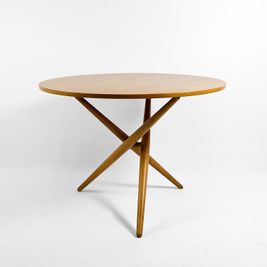 Bally Ess-Tee-Tisch