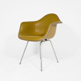 Eames-armchair-upholsterd-olive-green-2___serialized1