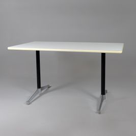 Eames Arbeitstisch