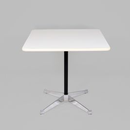 Kleiner Eames Esstisch