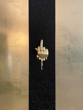 MITTELFINGER
