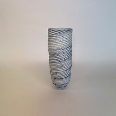 Cylindervase med blå stribe