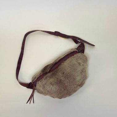 87. Bæltetaske