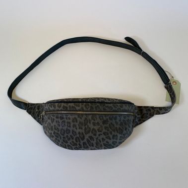 26. Bumbag