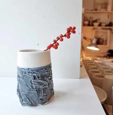 Ukultiveret blå vase