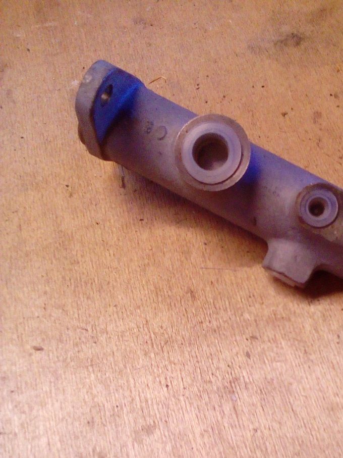 611361 hovedcylinder Renault 6      250kr