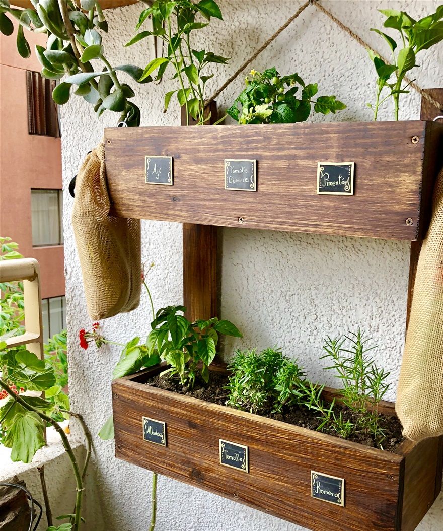 El Huerto, hermoso huerto de piso o para colgar, incluye 6 plantas a elección medicinales o gourmet, valor 40mil incluye despacho en RM. Contacto +56999390065