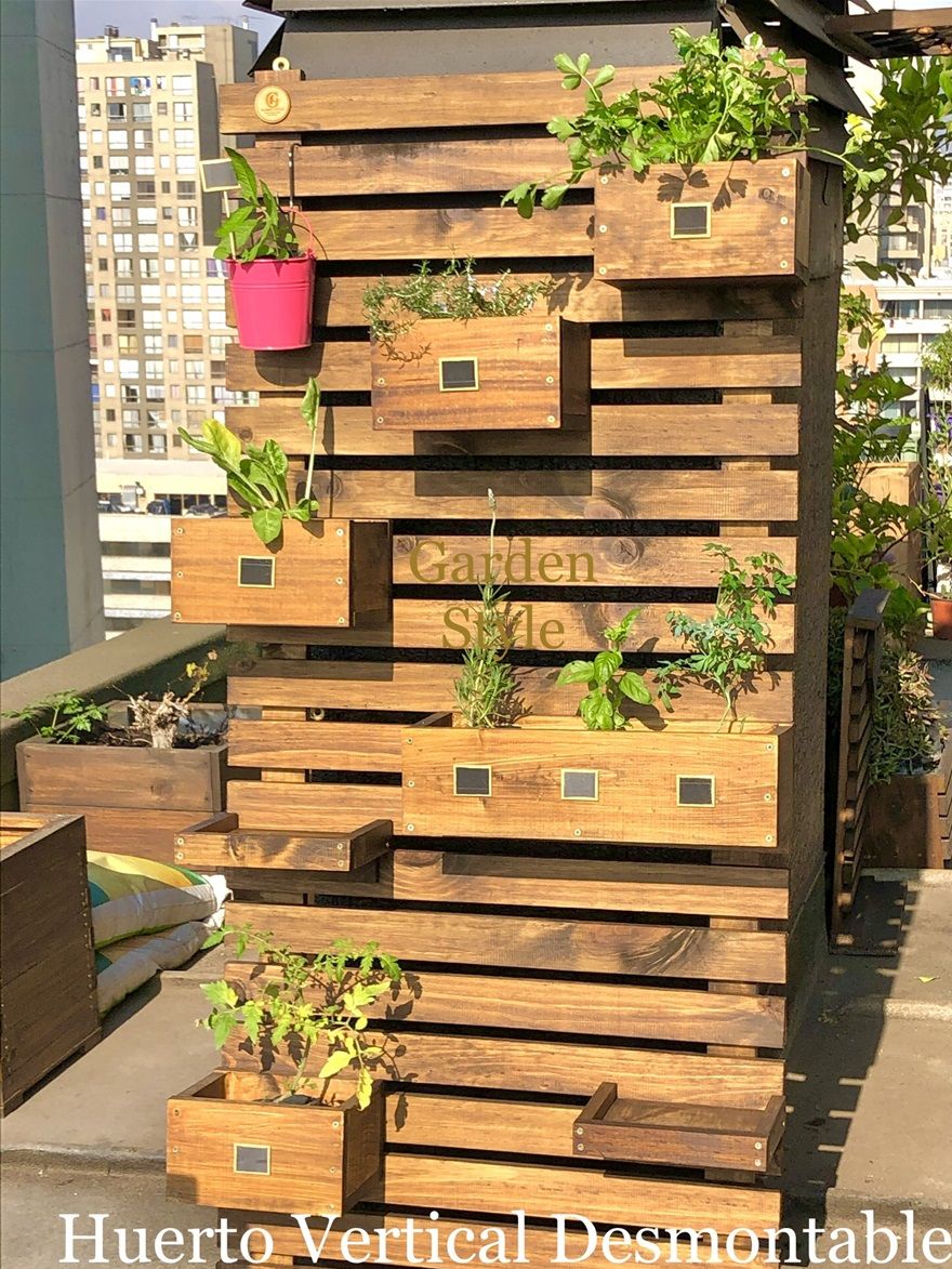 (Cod. HM8V-CR) Hermoso Huerto de Muro, incluye 8 plantas a elección y 2 macetas colgantes + 2 Repisas, medidas 175cm de alto x 80cm de ancho. Instalación GRATIS dentro de RM. Valor $100mil. Contacto +56999390065. TODAS NUESTRAS MACETAS Y REPISAS SON DESMONTABLES