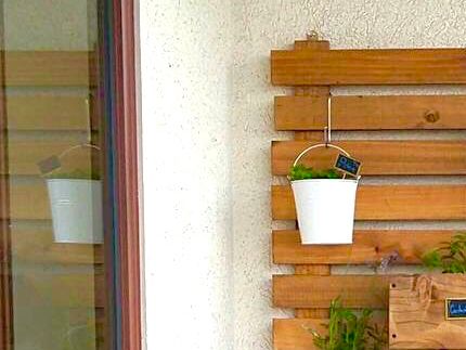 (Cod. HM9V) Hermoso Huerto de Muro, incluye 9 plantas a elección y 2 macetas colgantes, medidas 175cm de alto x 80cm de ancho. Instalación GRATIS dentro de RM. Valor $95mil. Contacto +56999390065. TODAS NUESTRAS MACETAS SON DESMONTABLES