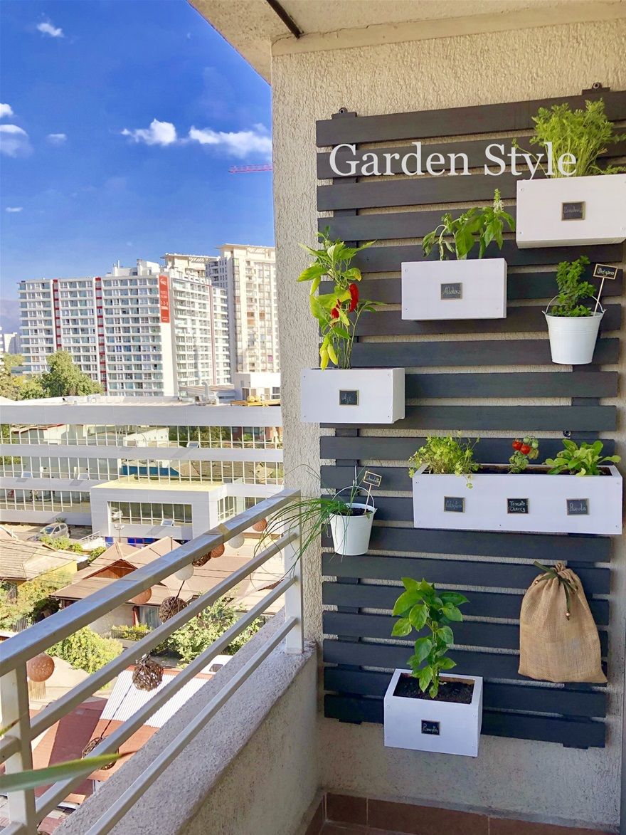 (Cod. HMGB9-Vertical) Huerto Vertical Blanco&Gris incluyen 9 plantas a elección, medidas 175cm de alto x 80cm de ancho, también a medidas, valor 110mil instalación incluida +56999390065 TODAS NUESTRAS MACETAS SON DESMONTABLES