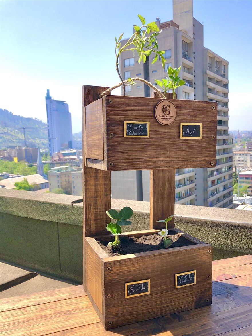 La Huertita, para tu Jardin o regalo, medidas 50cm alto x 25cm ancho incluye 4 plantitas a tu elección Medicinales o Gourmet, valor 25mil, despacho incluido en RM. Contacto +56999390065