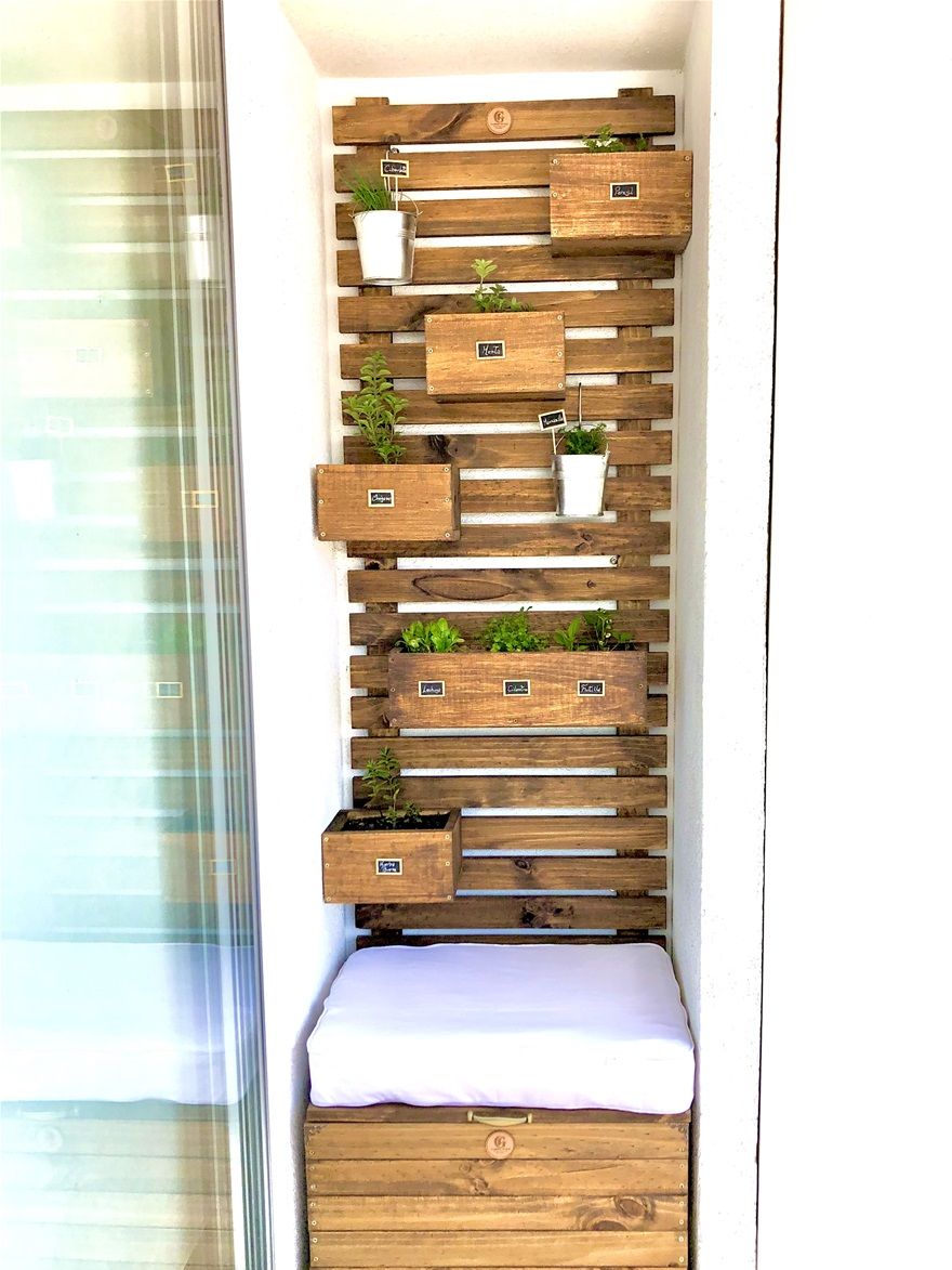 (HMBS-9P) Balcón Soñado, incluye Huerto Mural de 175cm de alto x 60cm de ancho con 9 plantas incluidas más Baúl/Asiento de 60cm de ancho x 40cm de profundidad y 45cm de alto incluye cojín Garde Style de alta densidad de 10cm con forro lavable, incluye despacho e instalación su valor total es de 200mil, disfruta de tu espacio soñado para tu balcón, contacto +56999390065