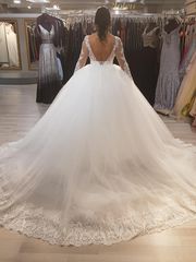 brautkleid-mit-spitze-schleppe-mannheim-prinzessin-2019
