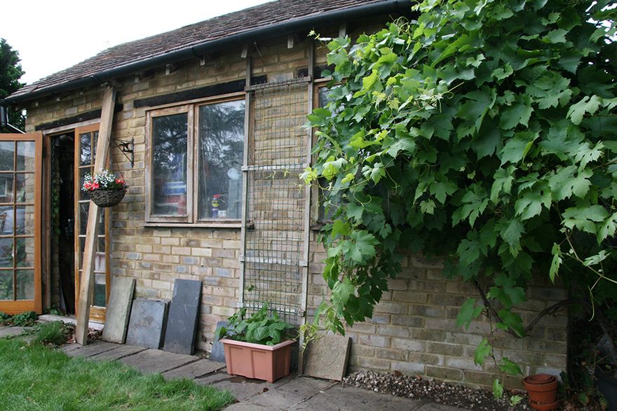 it's all looking rather smart now all the junk and leaves have gone...