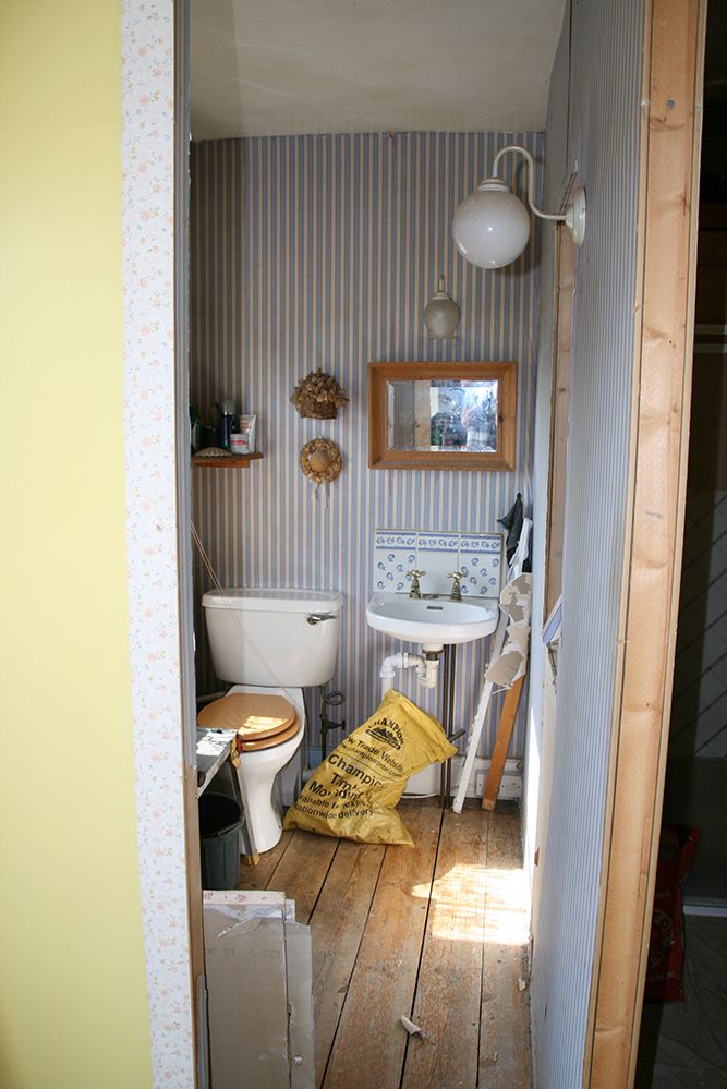 taking the old en-suite apart...