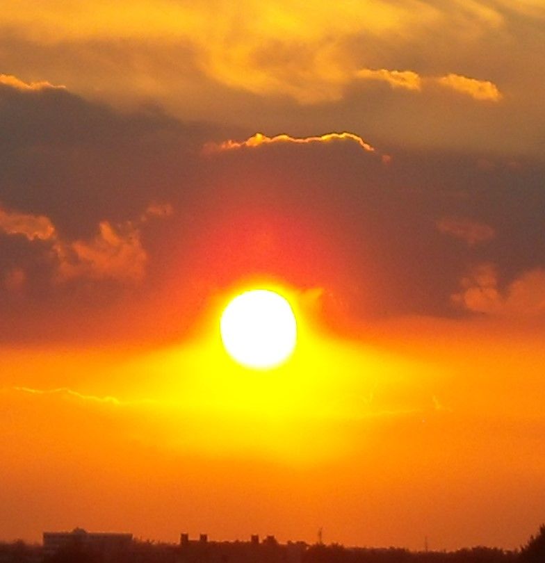 TOUT EST FAIT DE LUMIERE, TOUT EST VIBRATION
