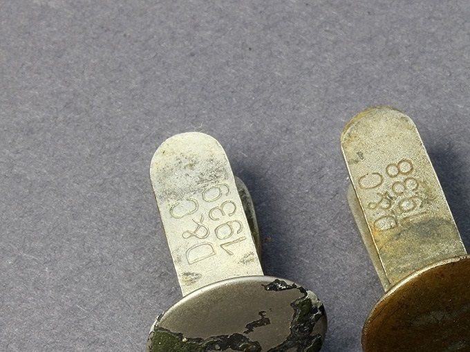 2 split rivets from D & C - Dransfeld und Company, Menden, the most common rivet manufacturer. To the left an aluminum rivet dated 1939 and to the right a brass rivet dated 1938.