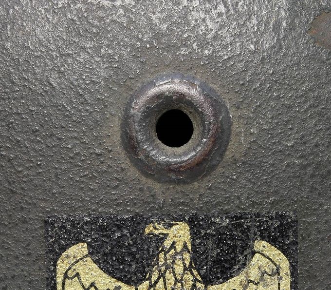 M40 Quist ridged air-vent. Note the larger diameter and the smaller hole on the air-vent.