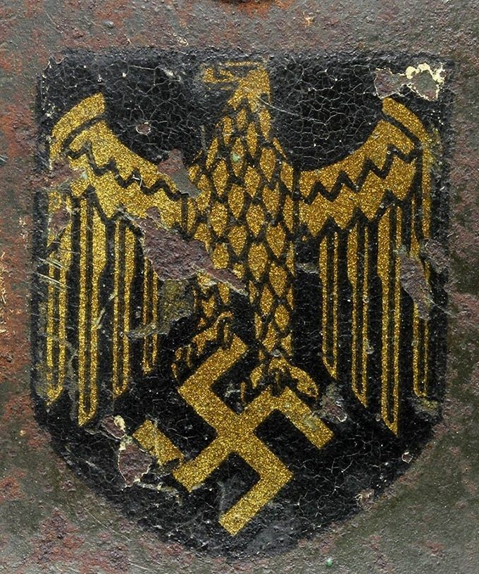 KM decal on an M40 ET. This is a black outlined KM decal with clear black lines in the eagle. Notice the black border line on the upper side of the wings.