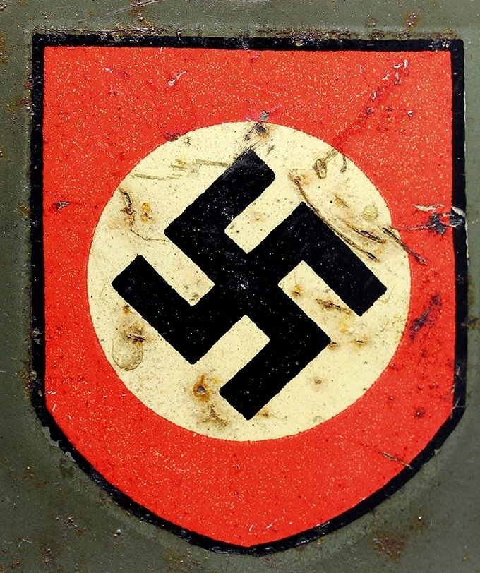Party shield on the same M35 Quist pictured above.