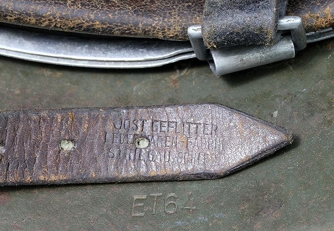 Jost Geflitter Lederwaren-fabrik, Striegau-Buhle 1937. Early chinstrap of one of the largest manufacturers.
