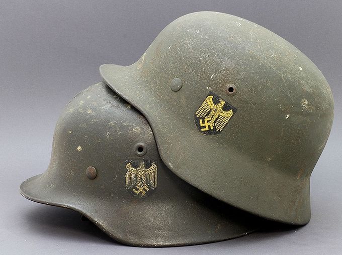 An M40 Quist Heer and an M35 SE KM, both with matte textured paint. The late-produced M35 KM received the textured paint at the factory.