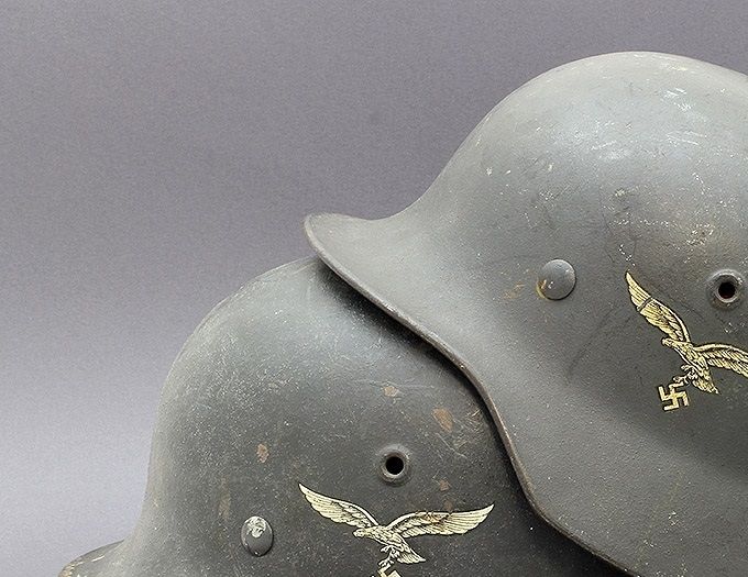 Two M40 LW helmets with matte textured paint. To the left an ET and to the right a Quist.