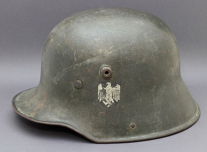 M16/M17 BF64 (Fulda) transitional with an early “can-opener beak” decal. Notice the gray mid-war paint.