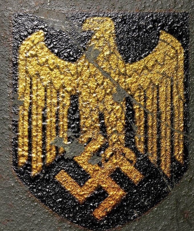KM decal on an M40 ET. The lines in the eagle are faded on this one. 