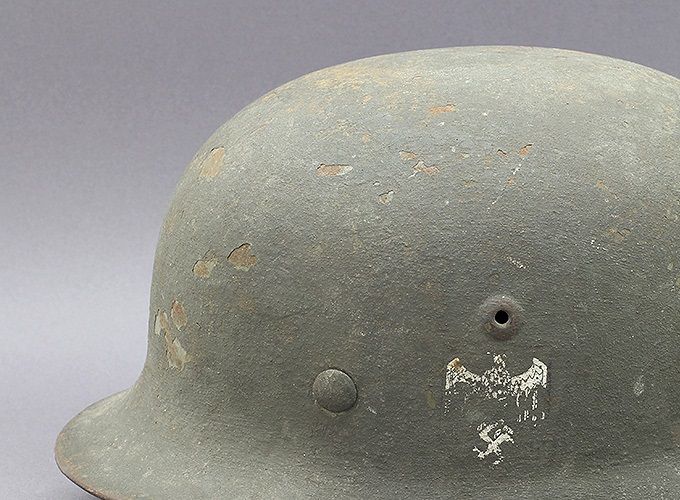 M35 SE62 Heer repainted with a layer of rough textured light gray paint. Very common repaint configuration often found in Norway.